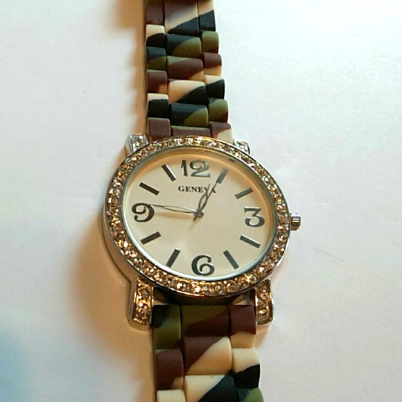 Geneva Accessories - Nwot Geneva Camo Crystal Watch
